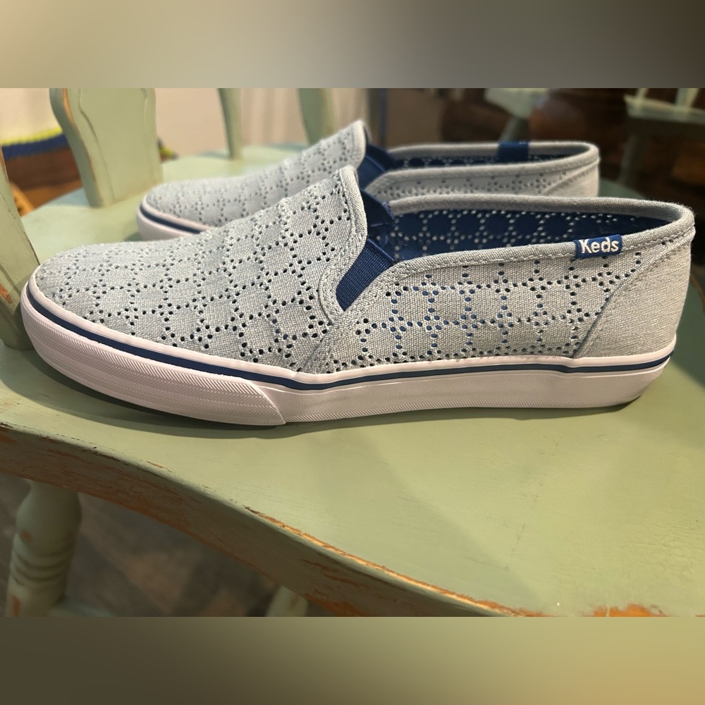 Keds Women’s Eyelet cut out light blue Slip-Ons size 8 (fit 7.5)